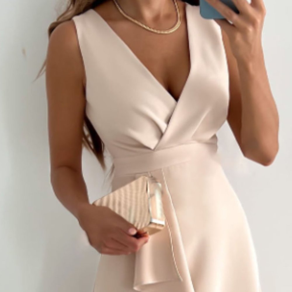 Sleeveless V-Neck Midi Dress in Blush